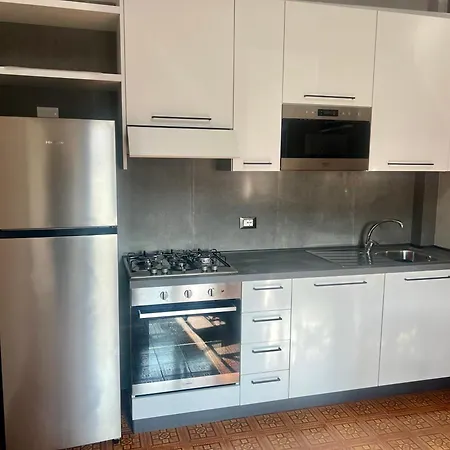 Il Torrione Casa Difronte A Grandi Giardini *