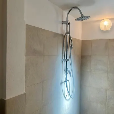 Il Torrione Casa Difronte A Grandi Giardini Vakantiehuis *