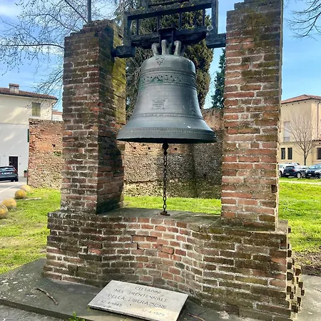 Vakantiehuis Il Torrione Casa Difronte A Grandi Giardini *