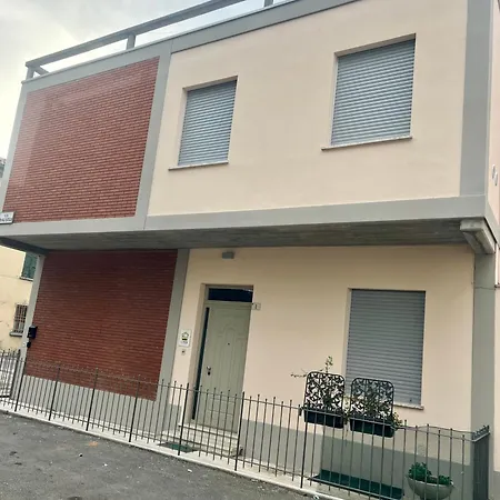 Il Torrione Casa Difronte A Grandi Giardini Vakantiehuis *