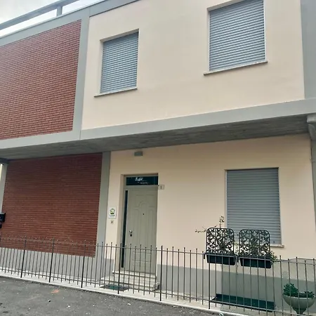 Nyaraló Il Torrione Casa Difronte A Grandi Giardini *