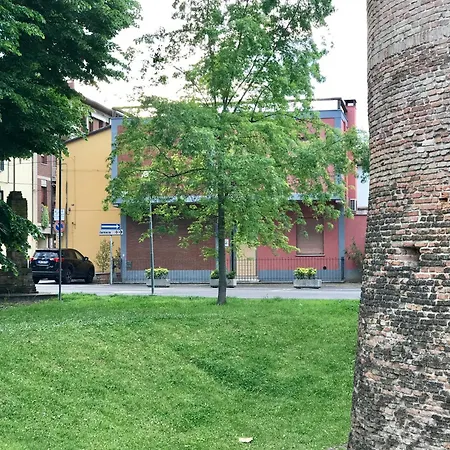 Vakantiehuis Il Torrione Casa Difronte A Grandi Giardini *