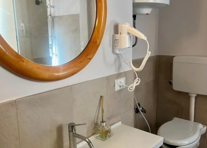 Il Torrione Casa Difronte A Grandi Giardini