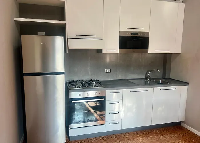 Il Torrione Casa Difronte A Grandi Giardini *