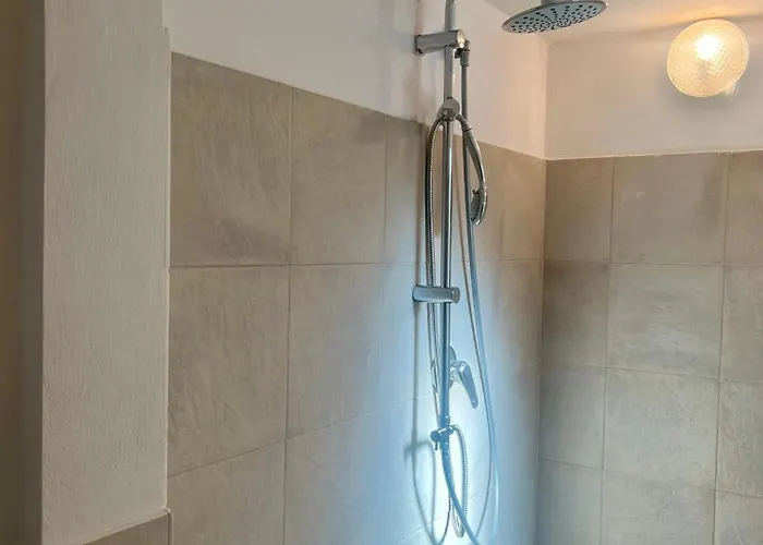 Il Torrione Casa Difronte A Grandi Giardini Nyaraló *