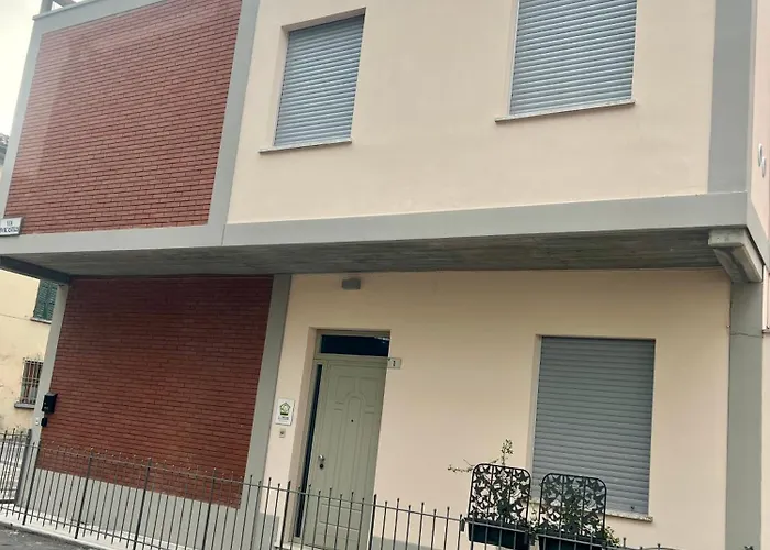 Il Torrione Casa Difronte A Grandi Giardini Semesterbostad *