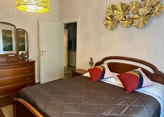 Il Torrione Casa Difronte A Grandi Giardini